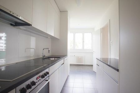 3.5 Zimmerwohnung im Lehenmattquartier mit Aussicht - Photo 2