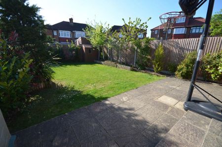 4 bedroom semi-detached house to rent - Photo 2