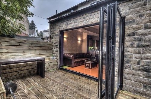 2 Whitegate Road, Huddersfield, HD4 - Photo 1