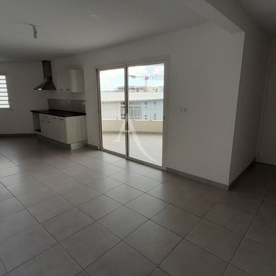 Location Appartement 72.07m² 4 pièces Fort de france - Photo 1