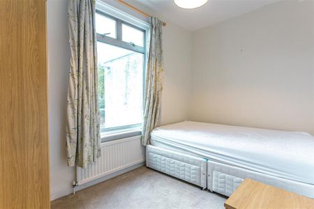 3 bedroom flat to rent - Photo 3