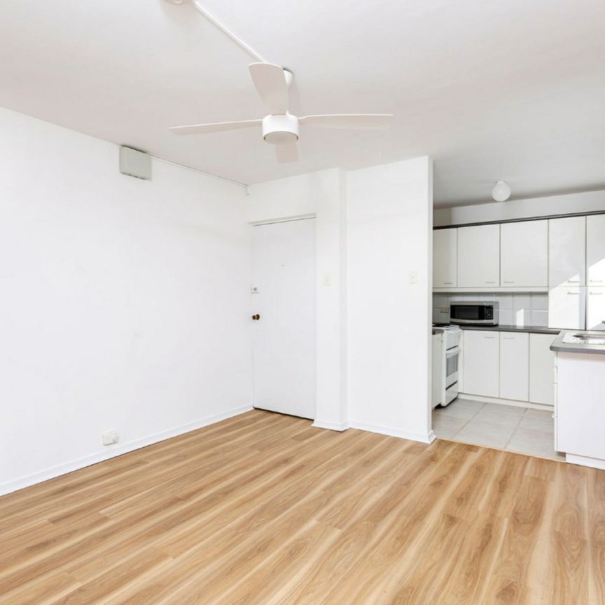 Ground-Floor Apartment in Sought-After Riverside Location - Photo 1