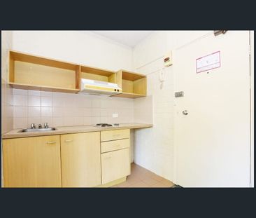 Low Maintenance and Secure Studio in Prime St Kilda Location - Photo 1
