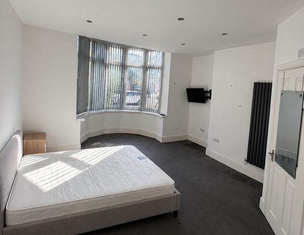 1 bedroom in a house share to rent - Photo 1