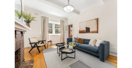 Spacious Art Deco Apartment In Prime St Kilda with Parking - Photo 3