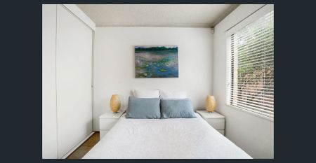 Bright & Refreshed Two Bedroom Apartment - Photo 3