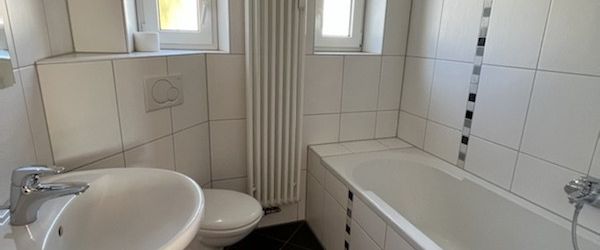 Schöne 2 Zimmer Wohnung mit Balkon - Foto 1