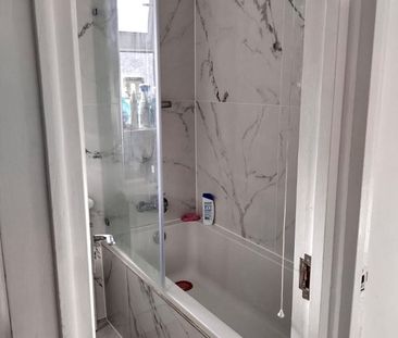 Room in a Shared Flat, Lomley House Tulse Hill, SW2 - Photo 5