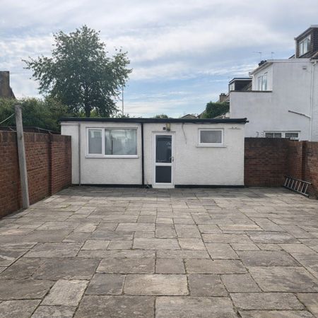 Studio Flat, Thoverton Road, NW2 - Photo 4