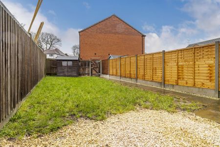 2 bedroom end of terrace house to rent - Photo 2