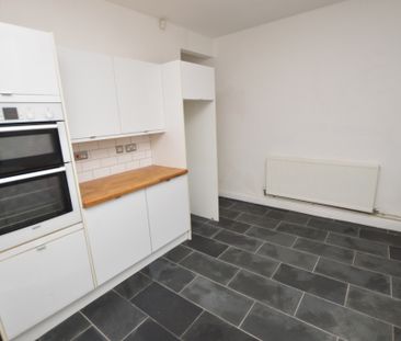 2 Bedroom Terraced House - Photo 2