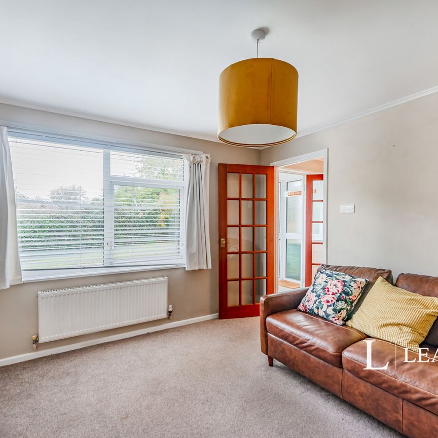 3 bedroom house to rent Fleming Walk, RH19 - Photo 1