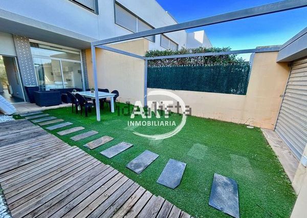 Alquiler de chalet adosado en Calle San Vicente Ferrer