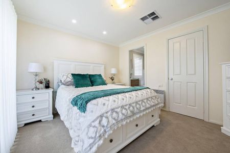 Renovated Four Bedroom Home with Pool - Photo 4