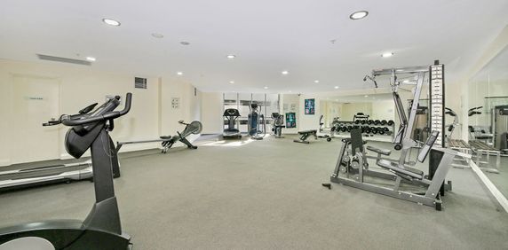 Freshly Painted 1 Bedroom in Prime Location - Photo 2