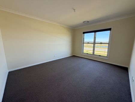 Luxrious Brand New Bugendore 4 bedroom Home - Photo 5