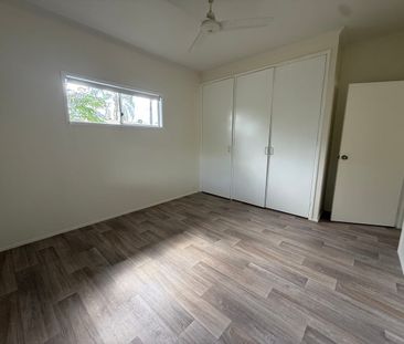 Neat and tidy High set with fresh pain and flooring - Photo 5