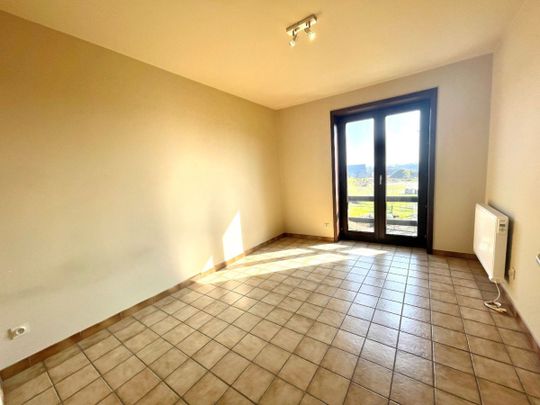 Ruim INSTAPKLAAR appartement te Oeselgem met 2 slaapkamers en GARAGE. - Foto 1