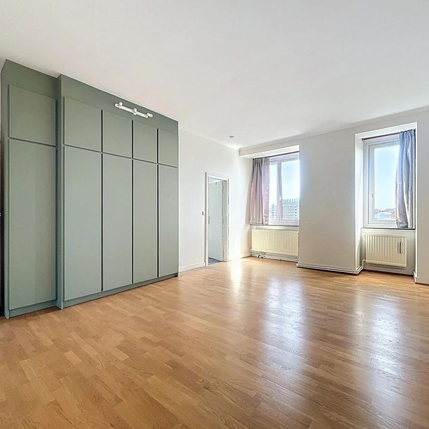 Cinquantenaire: Stunning 2-Bedroom Duplex - Photo 1