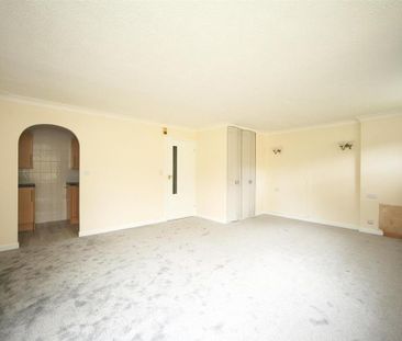 1 bedroom retirement property to rent - Photo 5