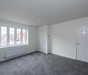 3 bedroom semi-detached house to rent - Photo 2