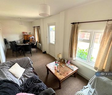 4 bedroom semi-detached house to rent - Photo 1