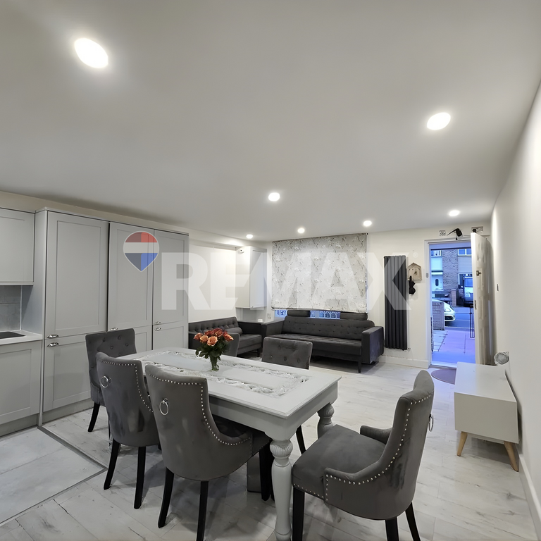 4 bedroom terraced house to rent - Photo 1