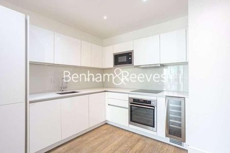 Lariat Apartments, Cable Walk, London, SE10 - Photo 5