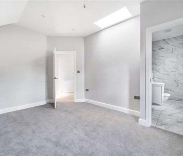 Great Austins, Farnham, Surrey, GU9 - Photo 3