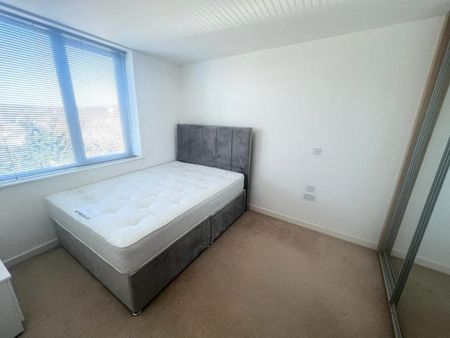 River Crescent, Nottingham, NG2 - Photo 2