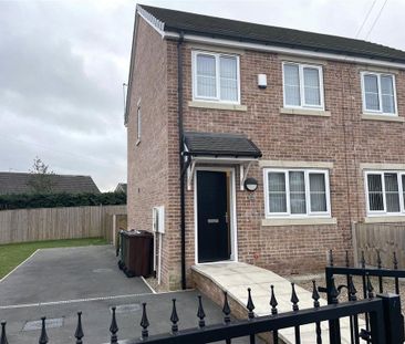 3 bedroom semi-detached house to rent - Photo 4