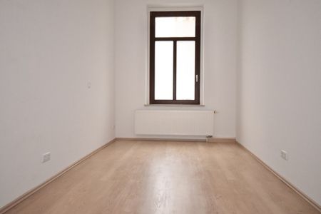 2 Zimmer • schickes Laminat • Tageslichtbad mit Wanne • Stellplatz • Erdgeschoss • was will man mehr - Foto 3