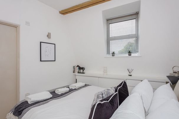 Battersea Rise - Photo 1