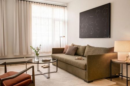 Discover the perfect blend of modern comfort and unbeatable convenience at 161 Laurier, where urban living meets elevate - Photo 3