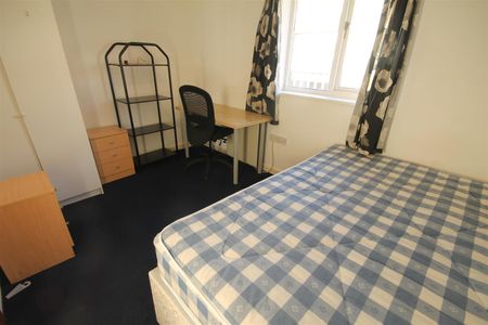 Brady & Martin Court, City Centre - Photo 5