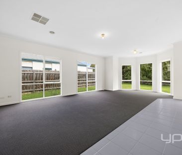 Beautifully Presented Home Offering Comfort & Convenience !! - Photo 6