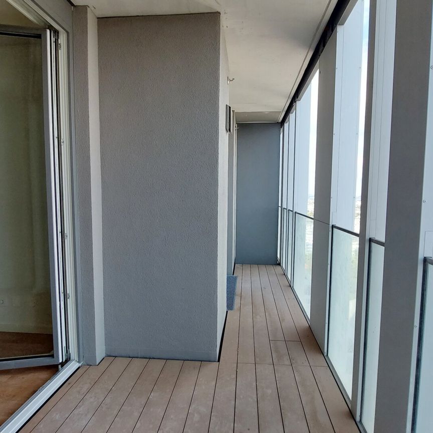 Urbanes Wohnen mit Rooftop Pool, Spa & Skylineblick – TOWER HOMES im V22 - Photo 1