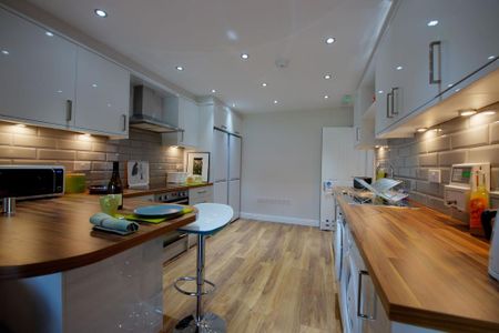 1 bedroom in a house share to rent - Photo 2