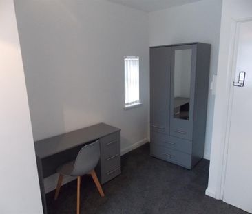 9 bedroom private hall to rent - Photo 1