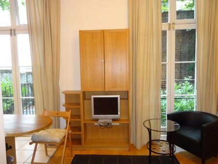 A newly refurbished ground floor studio apartment in the heart of Bloomsbury, London WC1H - Photo 3