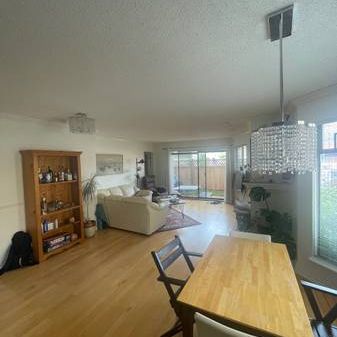 Single bedroom in 2 bed/2 bath - Photo 4