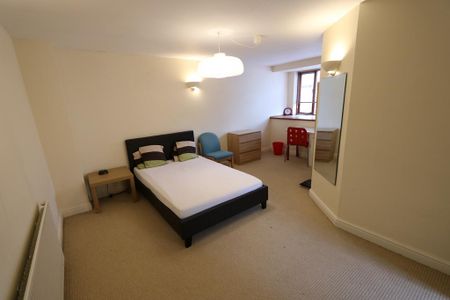 4 bedroom flat to rent - Photo 3