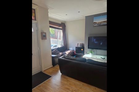 Room in a Shared House, Village Terrace, LS4 - Photo 3