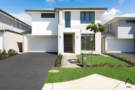 Brand-New Luxury Family Home – Premium Gledswood Hills Location - Photo 4
