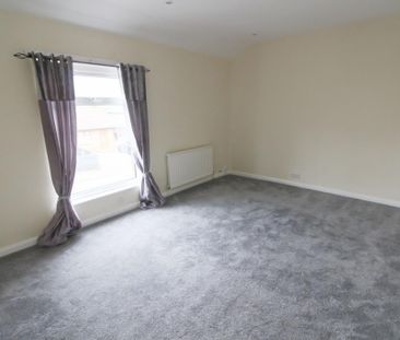 2 bedroom end of terrace house to rent - Photo 3