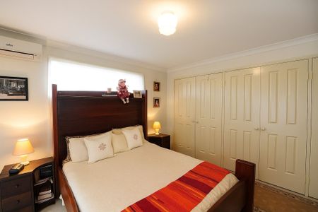 Modern 3 Bedroom Home in Quiet Cul-De-Sac - Photo 2