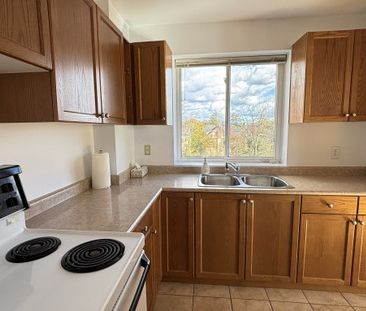 35 Blake Street, Barrie - Photo 4