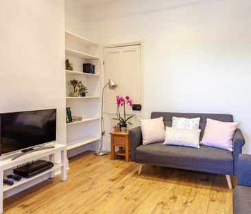Room 3 - Photo 3