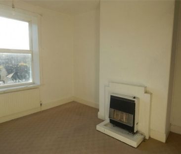 3 Bed - Halifax Old Road, Birkby, Huddersfield - Photo 6