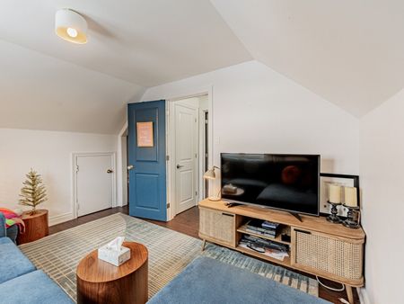 For Lease - 325 Dennie Avenue, Newmarket, Ontario - Photo 4